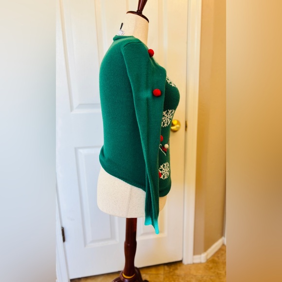 With Love Derrick Flamingo Green Christmas Sweater Women’s Small Style #104317 - Picture 3 of 11